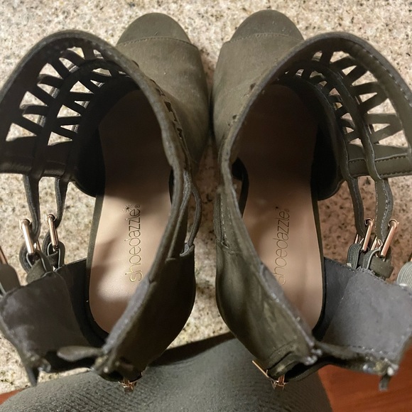 Gorgeous Olive Green Heels - Picture 3 of 7